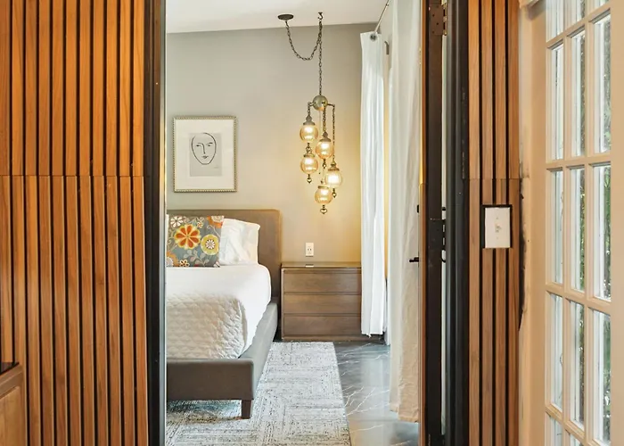 Speakeasy Hotel (Adults Only)